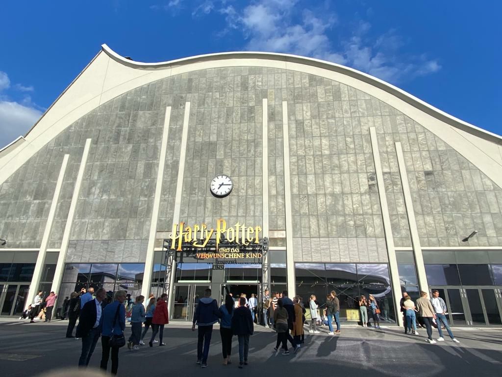 Theater am Großmarkt, Hamburg, mit Harry Potter-Schriftzug